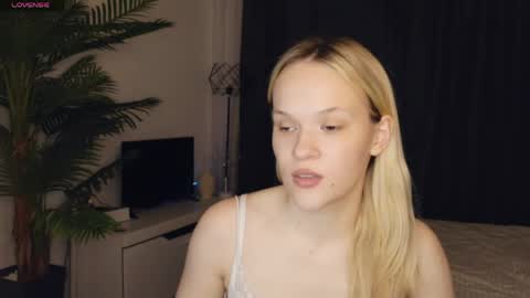 Lily online show from May 25, 5:45 pm