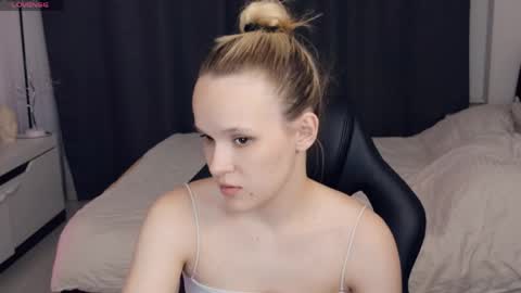 Lily online show from June 6, 9:21 pm