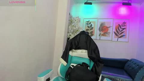 Theia  online show from November 18, 12:39 pm