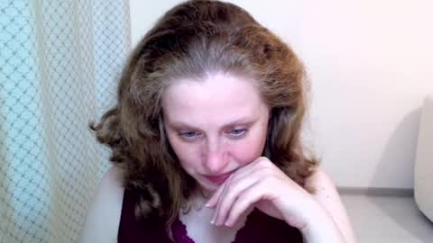 Ella online show from June 4, 6:01 pm