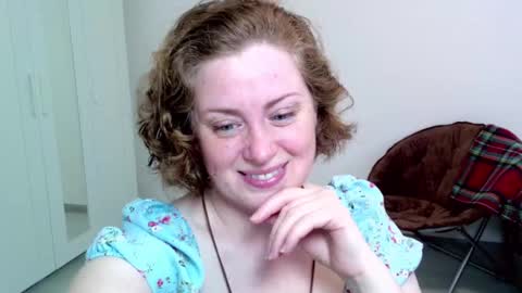 Snapshot of theladysblush chatting on January 26, 7:53 am Ella online show from January 26, 7:53 am