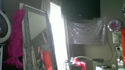 Snapshot of themoodywitch chatting on December 6, 6:06 pm the moody witch online show from December 6, 6:06 pm