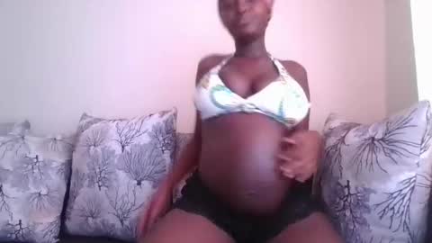 Snapshot of thick_eviey chatting on December 8, 9:02 am love online show from December 8, 9:02 am