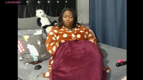 phindy online show from November 7, 9:53 pm