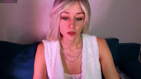 Snapshot of thief_of_hearts_ chatting on September 21, 1:59 am thief_of_hearts_ online show from September 21, 1:59 am