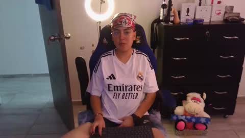 Snapshot of thomascooper_cams chatting on March 4, 7:54 pm VALERIA online show from March 4, 7:54 pm