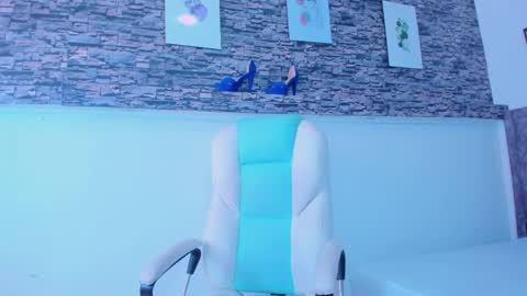 Snapshot of tiana_glowxxx chatting on February 22, 6:59 pm Tiana online show from February 22, 6:59 pm