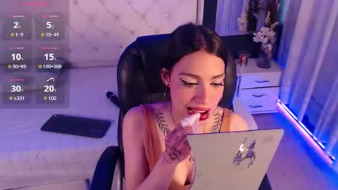 Snapshot of tiana_scot chatting on October 4, 2:32 pm LIA online show from October 4, 2:32 pm