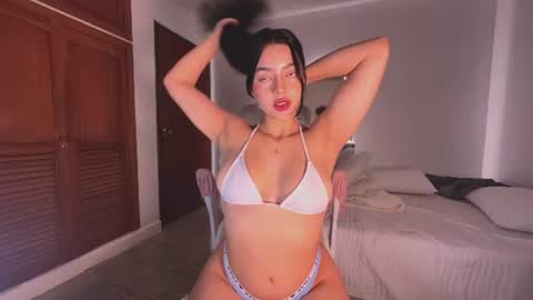 Tiaraaa 02 online show from August 4, 3:56 am