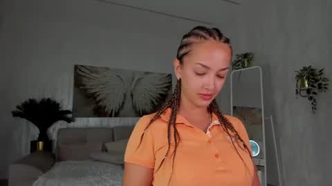 Tiffany Houston online show from August 4, 6:19 am
