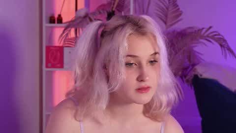 tiffanyjons online show from December 21, 6:01 pm