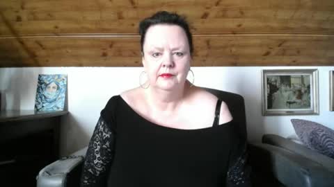 TiffanyMature online show from April 29, 7:22 am