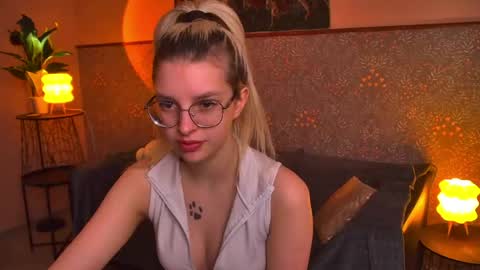 tiffanypeach online show from May 3, 10:40 am