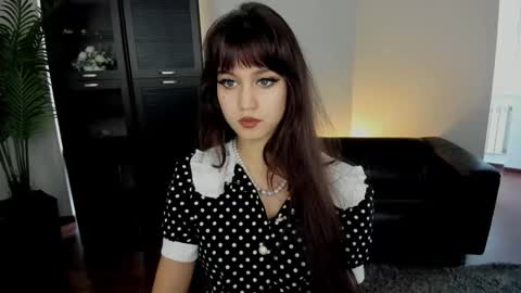 tiffanyyoun online show from October 1, 12:32 pm