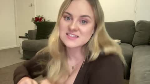 Lexi online show from July 6, 2:44 pm
