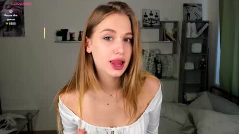 Elizabeth Elize online show from February 19, 12:05 pm