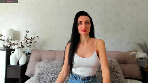 Snapshot of tina_mart chatting on February 24, 11:41 am Tina online show from February 24, 11:41 am