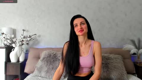 Snapshot of tina_mart chatting on February 25, 11:32 am Tina online show from February 25, 11:32 am