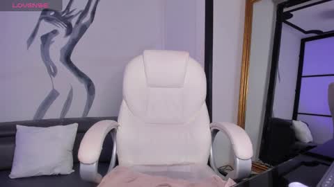 Snapshot of tinaajones_ chatting on February 7, 3:30 pm Tina online show from February 7, 3:30 pm