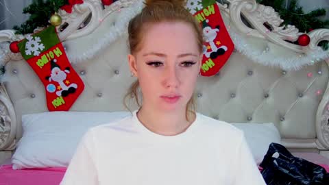 Snapshot of tinabrook chatting on January 3, 4:33 am Tina online show from January 3, 4:33 am