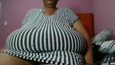 tinagiant online show from June 26, 9:43 am