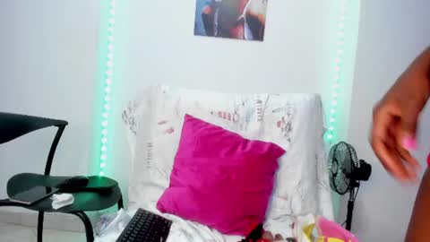 tinas_smith online show from July 10, 3:56 pm