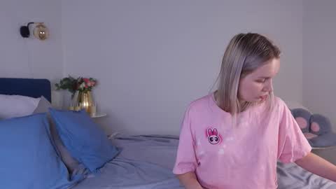 tinasiner online show from September 29, 4:01 pm