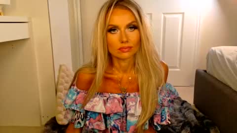 tinkerbell822 online show from July 28, 8:12 am