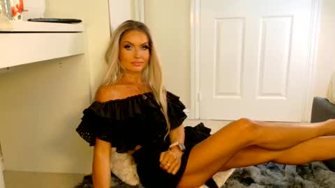 tinkerbell822 online show from July 4, 7:48 am