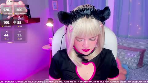 Snapshot of tiny__emmy chatting on January 22, 9:24 am Emmy M online show from January 22, 9:24 am