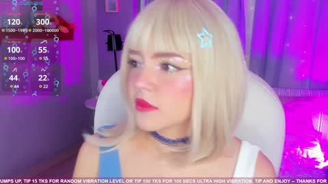 Snapshot of tiny__emmy chatting on February 4, 3:26 pm Emmy M online show from February 4, 3:26 pm