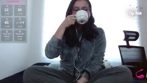 Tiny Caroline online show from December 17, 9:30 pm