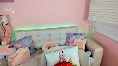 tiny_cora online show from June 13, 4:59 pm