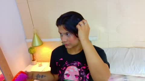 tiny_whore18 online show from May 2, 6:39 am