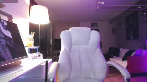 stage Kylie Sinner  brand CLITBAIT online show from June 12, 3:03 am