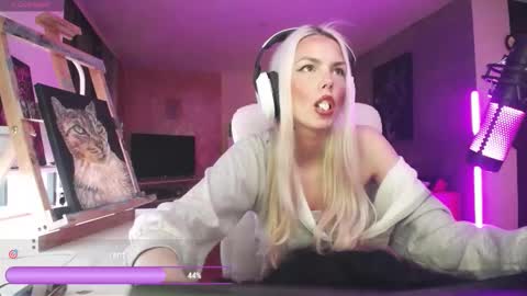 stage Kylie Sinner  brand CLITBAIT online show from February 27, 1:27 am