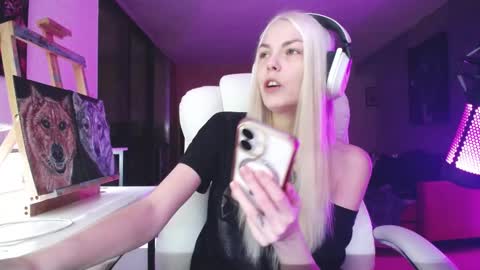 Snapshot of tinykylie chatting on September 24, 1:26 am stage Kylie Sinner brand CLITBAIT online show from September 24, 1:26 am