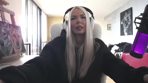 stage Kylie Sinner  brand CLITBAIT online show from October 20, 3:59 pm