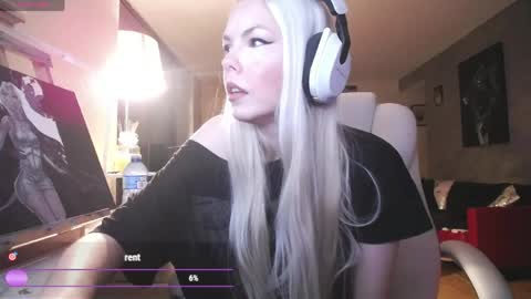 stage Kylie Sinner  brand CLITBAIT online show from May 1, 8:28 am