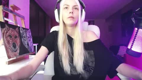 Snapshot of tinykylie chatting on September 25, 1:37 am stage Kylie Sinner brand CLITBAIT online show from September 25, 1:37 am