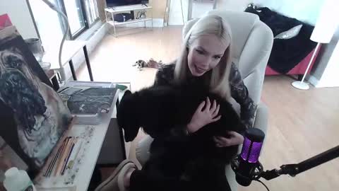 Snapshot of tinykylie chatting on February 9, 6:58 pm stage Kylie Sinner brand CLITBAIT online show from February 9, 6:58 pm