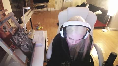 Snapshot of tinykylie chatting on February 26, 4:41 am stage Kylie Sinner brand CLITBAIT online show from February 26, 4:41 am