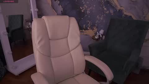 tinynataliee online show from May 3, 5:44 am
