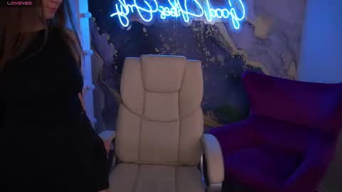 tinynataliee online show from June 30, 8:19 pm