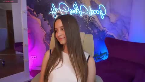 tinynataliee online show from June 19, 7:06 pm