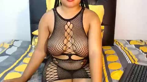 tinyrose18 online show from February 15, 6:33 am