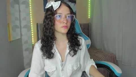 tinysophi online show from June 25, 6:42 pm