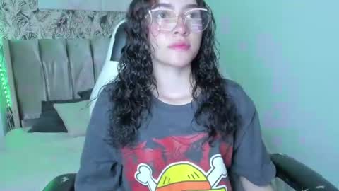 tinysophi online show from June 24, 3:11 pm