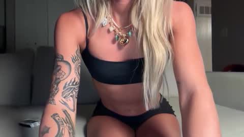 tinytayy online show from April 30, 4:28 am