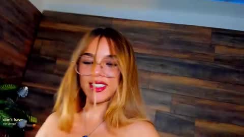 Snapshot of tinyw0nder chatting on September 17, 10:41 pm Instagram  tinyw0nder online show from September 17, 10:41 pm